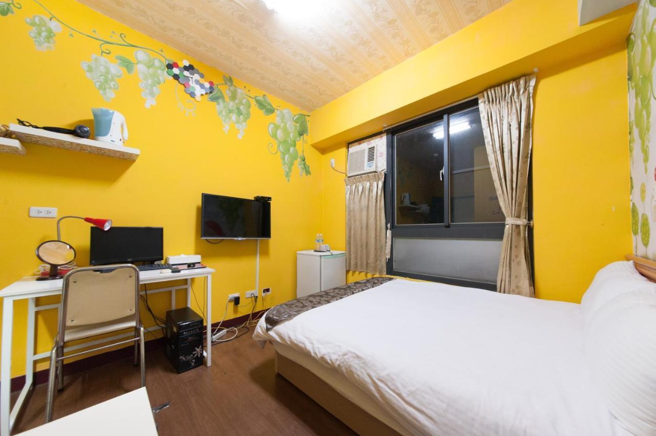 Feng Jia Homestay Taichung Exterior foto